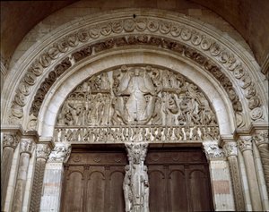 Románské umění: Tympan vytesaný představující poslední soud. Socha mistra Gislebertuse (asi 1130-1140). Cathedrale Saint-Lazare (Saint Lazare