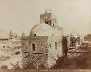 Kostel San Giovanni degli Eremiti v Palermu, detail kopulí od Giuseppe Incorpora
