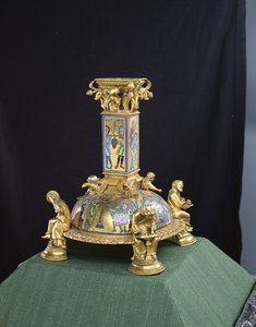 Základna kříže sv. Bertina, z Abbaye Saint-Bertin, kolem 1180 (pozlacený bronz a champleve smalt) (viz také 204570, 232625 a 232839)