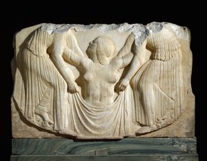 Řecké umění: „“zrození Venuše vycházející z vln podporovaných Hodinami““ Reliéf trůnu Ludovisi, od Locri. 460-450 př. n. l. - Římské národní muzeum (Palazzo Altemps) - Magna Graecia (Velké Řecko): trůn Ludovisi; narození Afrodity - Marb od Greek
