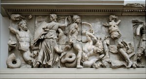 Řecké umění: reprezentace Hecate a Artemis. Vlys oltáře Dia a Pergamon, nízký reliéf Eumena II od Greek