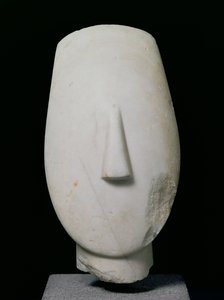 Hlava ženy, fragment sochy z Kerosu, rané kykladské období II, cca 2700-2400 př.nl (mramor)
