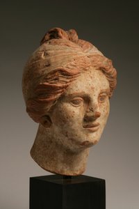 Hlava ženy, helénistické období, 3.–1. století před naším letopočtem (polychromovaná terakota) (viz také 270386) od Greek