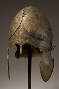 Přilba s falickou aplikací, Chalcidian, 5.-4. století př. n. l. (bronz) (viz také 249031 a 35)