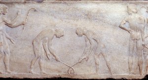 Umění starověkého Řecka: Míčová hra s lakrosem (princip současného hokeje). Nízký reliéf sochařství. Archeologické muzeum v Athénách od Greek