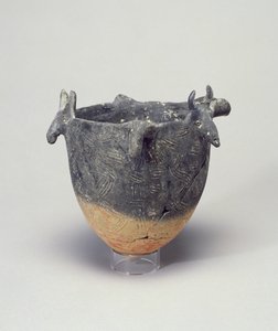 Tulip-Bowl, s býčími hlavami, Kypr, 2400-2200 př.nl (hlína) od Greek School