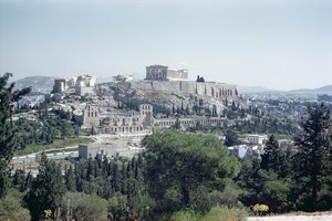 Západní pohled na Akropoli, postavená cca 600 př.nl-450 př.nl od Greek School