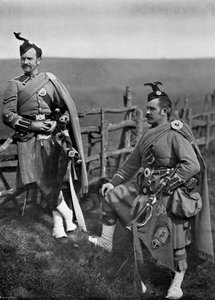 Pipe-Major Reith a desátník-Piper Reith z London Scottish, 1896. od Gregory and Co