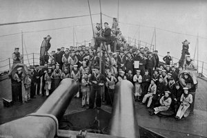 Některé z roty prvotřídní bitevní lodi HMS Sans Pareil, 1896 od Gregory and Co