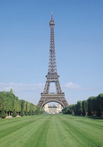 Eiffelova věž, pohled na Palais de Chaillot, postavená v letech 1887-89 od Gustave Eiffel