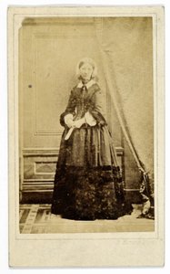 Vizitka Florence Nightingaleové, asi 1858 (čb fotografie) od H. Hering