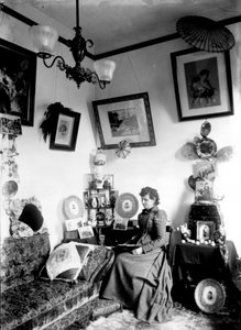 Hannah Maynard doma, cca 1890 (černobílá fotografie)