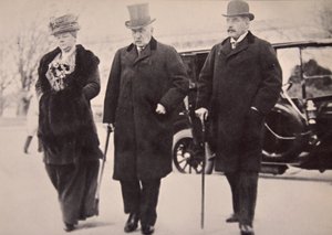 John Pierpont Morgan se svým synem a dcerou na vyšetřování Money Trust Investigation (sépiová fotografie)