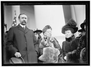 Slečna Belva Ann Lockwood, se senátorem Southerlandem od Harris & Ewing