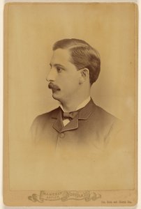 [Neznámý muž s knírem z profilu] od Harry F. Maneeley