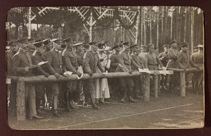 První světová válka: „Ukrajina v letech 1914-1916 během invaze německé armády. Skupina vojáků (č/b foto) od Heldenfriedhof Dsessentniki (attr. to)