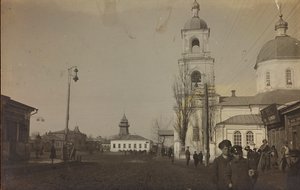 První světová válka: „Ukrajina v letech 1914-1916 během invaze německé armády. Pohled na město (černobílá fotografie)