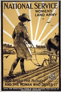 Národní služba Ženské pozemní armády, Bůh pomáhej pluhu a ženě, která ho řídí, hospoda. Londýn, cca 1917