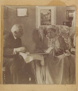 [Hardinge Hay Cameron a lady Dalrympleová hrají šachy]