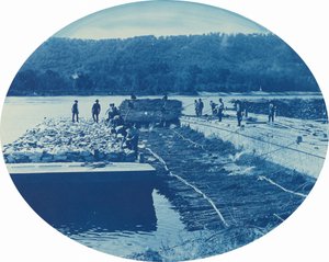 Stavba přehrady Rock and Brush Dam, Low]. Voda]. 1891