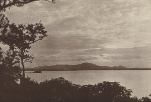 Zničená města Cejlonu: Minneria (černobílá fotografie)