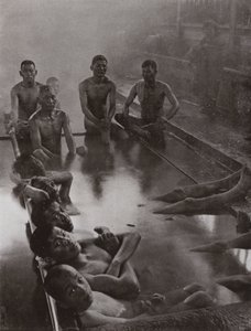 Veřejné lázně v Kanawa (černobílá fotografie) od Herbert Ponting