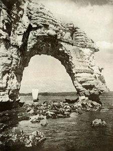 A Sea-Worn Arch at Matsushima, 1910. od Herbert Ponting