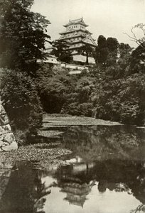 Starý feudální hrad z příkopu, 1910. od Herbert Ponting