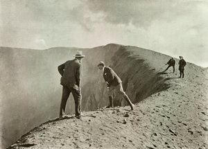 Na okraji kráterů, Asama-Yama, 1910. od Herbert Ponting
