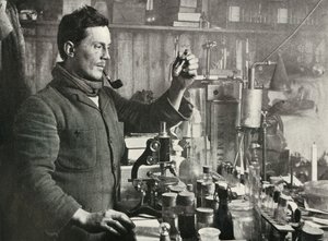 Dr. Atkinson ve své laboratoři, 15. září 1911, 1913