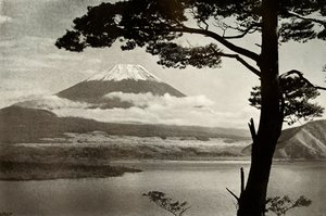 Fuji z jezera Motosu, 1910. od Herbert Ponting