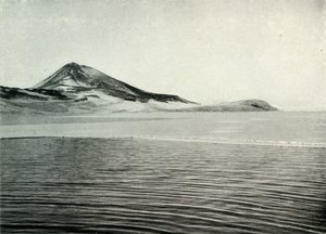 Hut Point and Observation Hill, c19101913, 1913 od Herbert Ponting