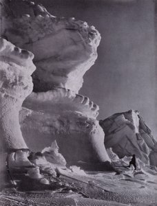 Ledové bašty hradu Berg (č/b foto) od Herbert Ponting