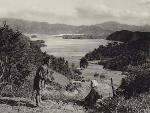 Japonsko ve 20. letech 20. století: jezero Kawaguchi (černobílá fotografie) od Herbert Ponting