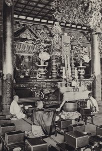 Japonsko 20. léta 20. století: Váhy, chobotnice mpe (Butst) (b / w p hot) od Herbert Ponting