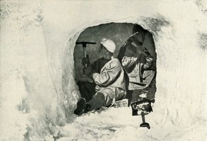 poručík Evans a Nelson řezání jeskyně pro chladírenské skladování, 12. ledna 1911, 1913 od Herbert Ponting