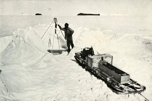 Nelson a jeho vybavení, c1911, 1913 od Herbert Ponting