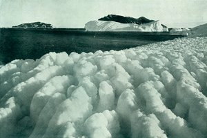 Spray Ridges of Ice After A Lizzard, c19101913, 1913. od Herbert Ponting