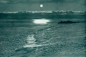 Ledovec Barne: Trhlina s tenkým sněhovým mostem, c19101913, 1913. od Herbert Ponting