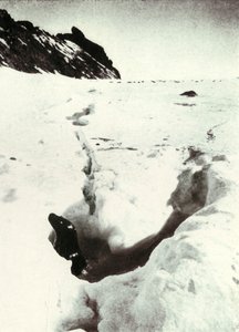 The Tide-Crack at Razorback Island, 1911, 1913 od Herbert Ponting