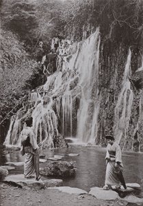 Vodopád padajících drahokamů v Yumoto (černobílá fotografie) od Herbert Ponting