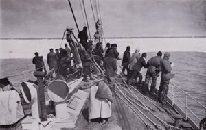 Příjezd k ledu (č/b foto) od Herbert Ponting
