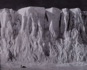 Hradby hory Erebus (černobílá fotografie) od Herbert Ponting