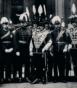 Budoucí král Edward VII a důstojníci Queen