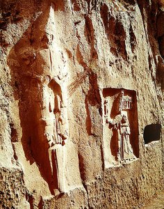 Bůh meče a Tudhaliya IV objatí Bohem od Hittite
