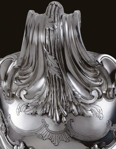 Detail mísy Ludvíka XV., krytu a vložky od Honore de Balzac