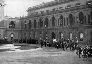Pohřební průvod královny Viktorie opouštějící Osborne House, Isle of Wight, 1. února 1901. od Hughes and Mullins