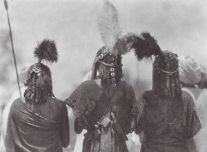 Afrika: Pokrývka hlavy Aulad Hamid (čb fotografie) od Hugo Adolf Bernatzik