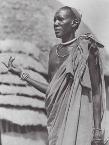 Afrika: Hlavní náčelník Tongy (čb fotografie) od Hugo Adolf Bernatzik
