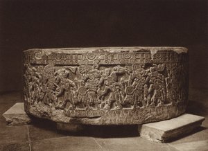 Mexiko: Obětní oltář krále Tizoka, Národní muzeum (čb fotografie) od Hugo Brehme